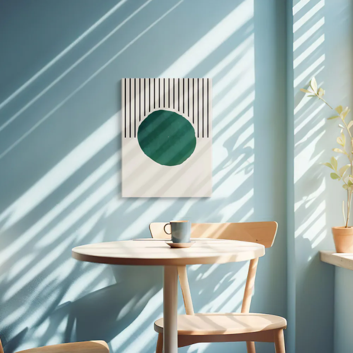 Cuadro en lienzo Esfera entre Líneas con tonos crema, negro, verde oscuro y líneas verticales, esfera verde, fondo crema