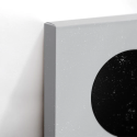 Cuadro en lienzo abstracto geométrico en gris, blanco y negro con círculos negros, líneas curvas y textura desgastada