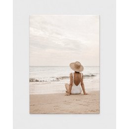 Mar adentro, mujer de espaldas con sombrero frente al mar | Lienzo tensado en bastidor | LASACA
