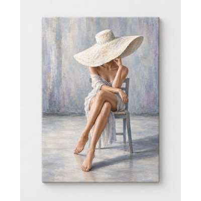 Pausa Serena, mujer con sombrero sobre fondo azul suave | Lienzo tensado en bastidor | LASACA